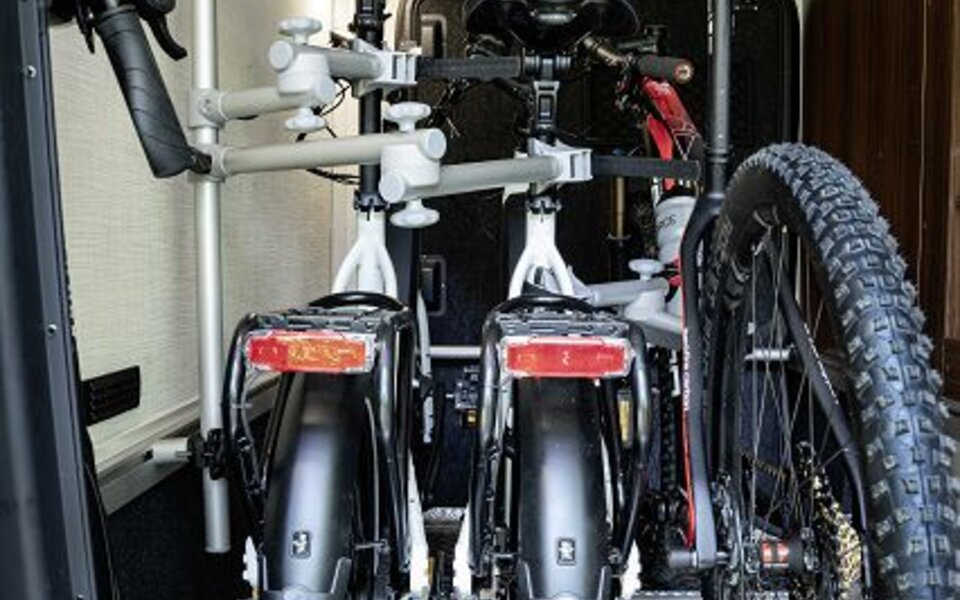 Bike Carrier für 2 Räder - Fiat Version ( Fahrzeuge MIT Absatz/Podest in der Garage)
