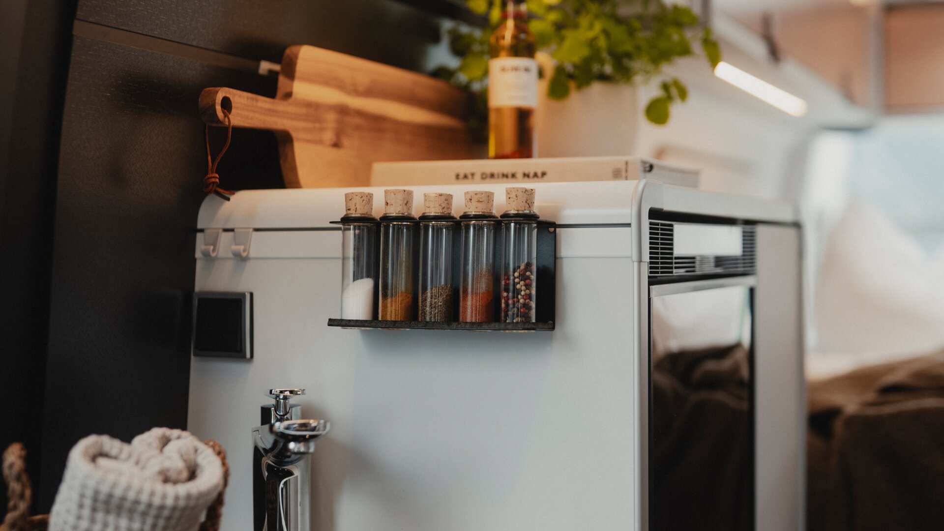 Numerous smart details and practical features make the Grand Canyon S a versatile problem-solver. Everything has its place, from spices to dish sponges and tea towels.