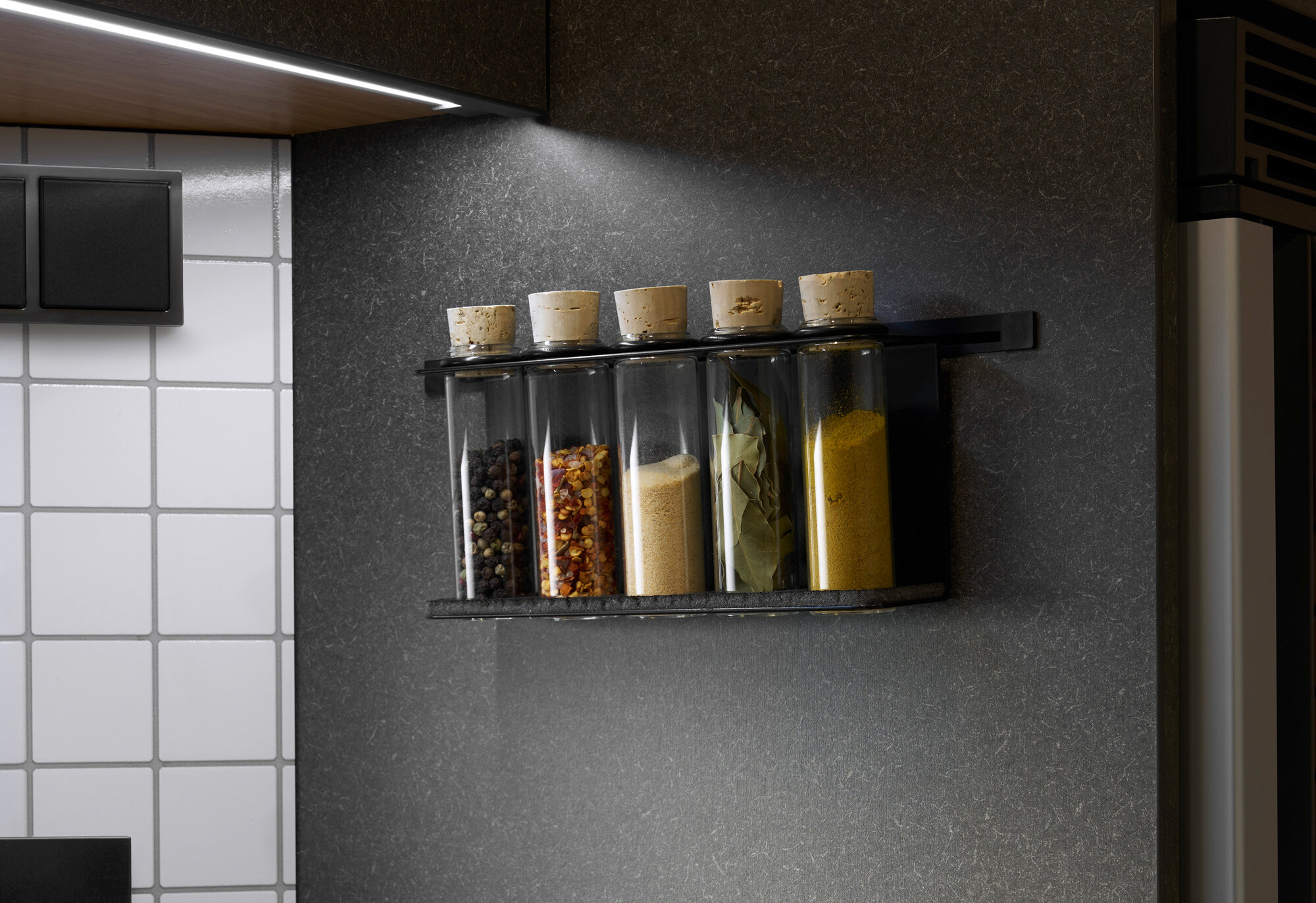 The spice rack keeps all your tasty seasonings within easy reach.