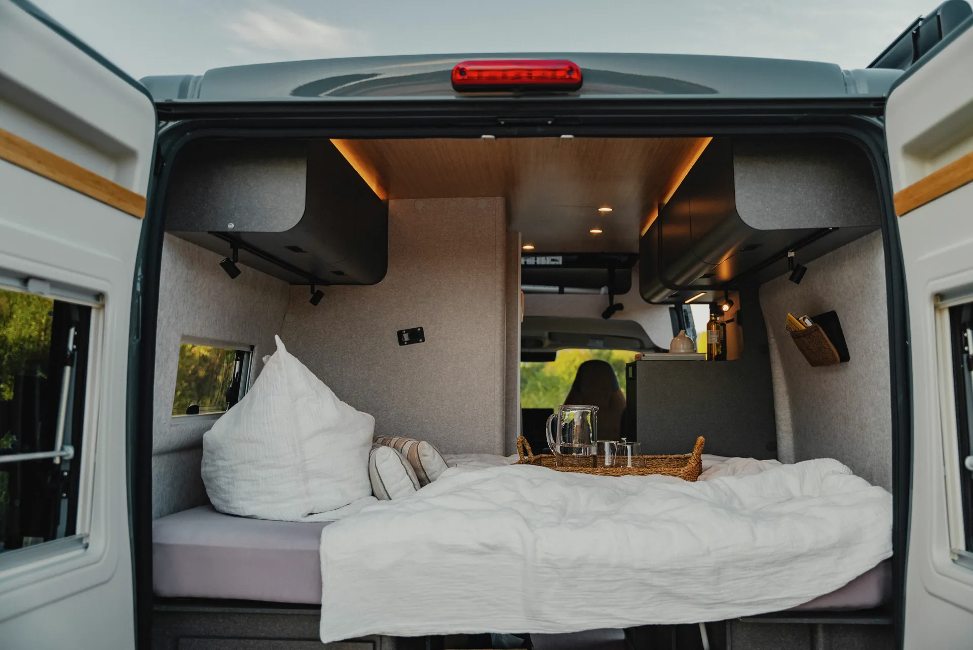 Practical storage space above and below the bed – cleverly organised for more order and comfort in the Hymer Redwood.