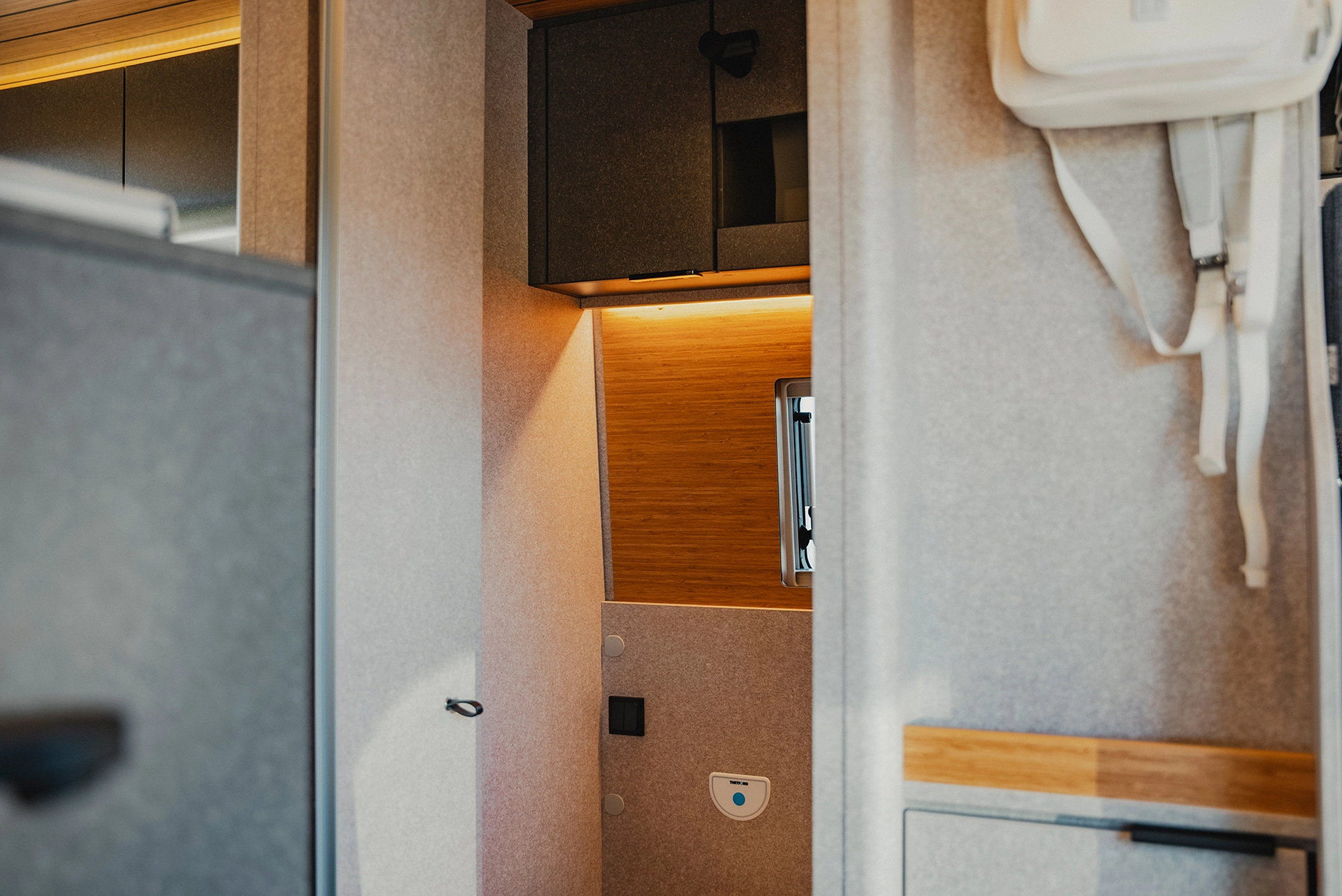 A glimpse into the stylish bathroom – modern design meets well-thought-out function in the Hymer Redwood.
