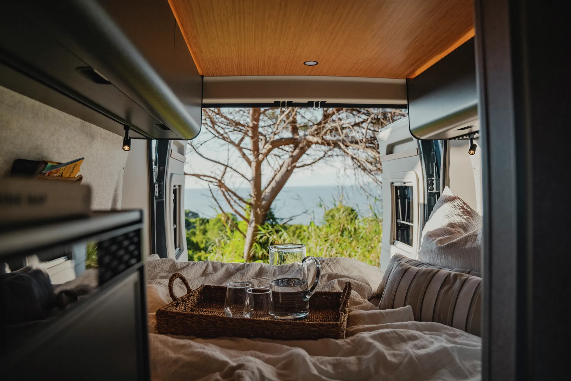 Wake up where the adventure begins – feel freedom in the Hymer Redwood.