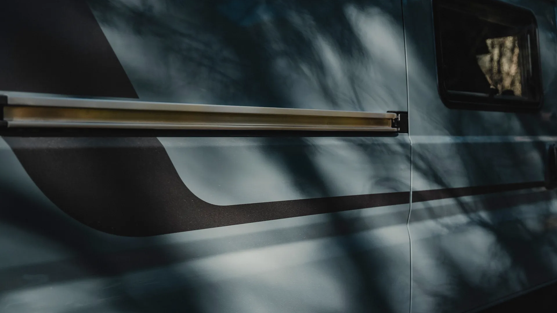 Three appealing exterior paints and the elegant decals set stylish accents on the Hymer Redwood.