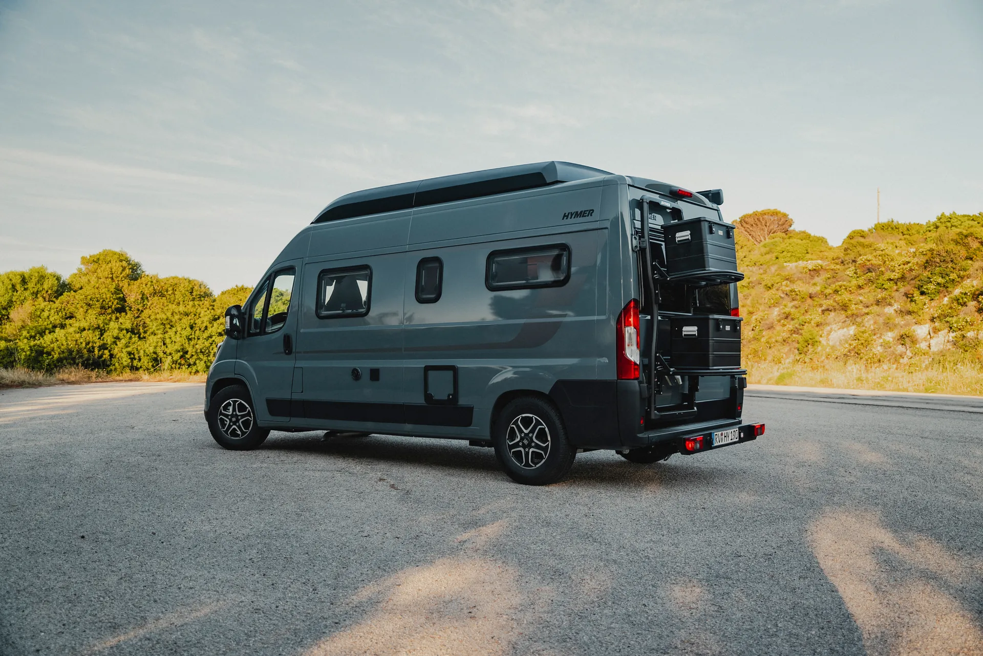 More space and flexibility – the optional pop-up roof in the Hymer Redwood for even more comfort on the go.