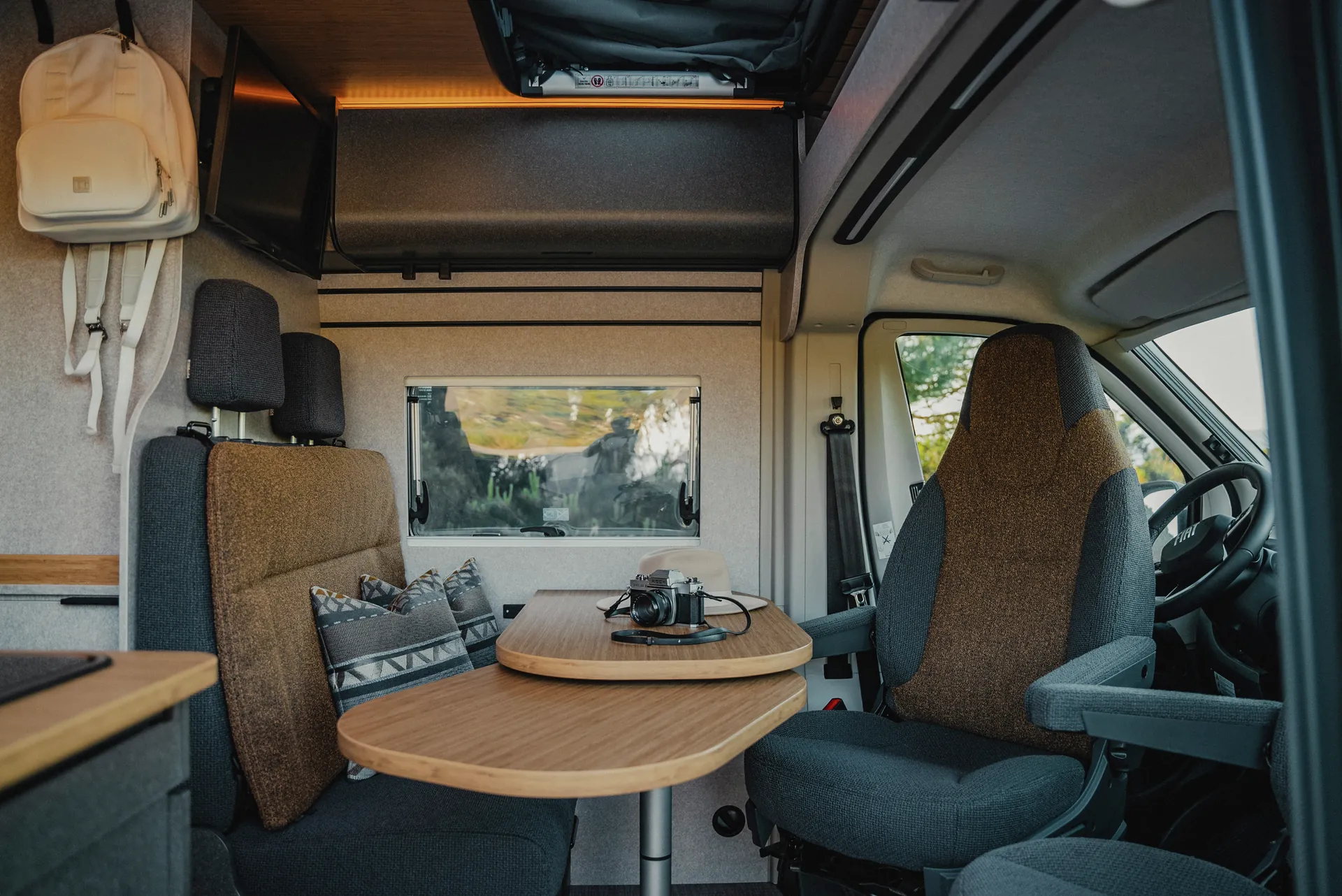Caldera fabric design meets travel comfort – stylish living in the Hymer Redwood.