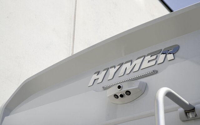 Reversing camera and HYMER lettering in chrome, mounted at the top in the rear of the Exsis 580 Pure