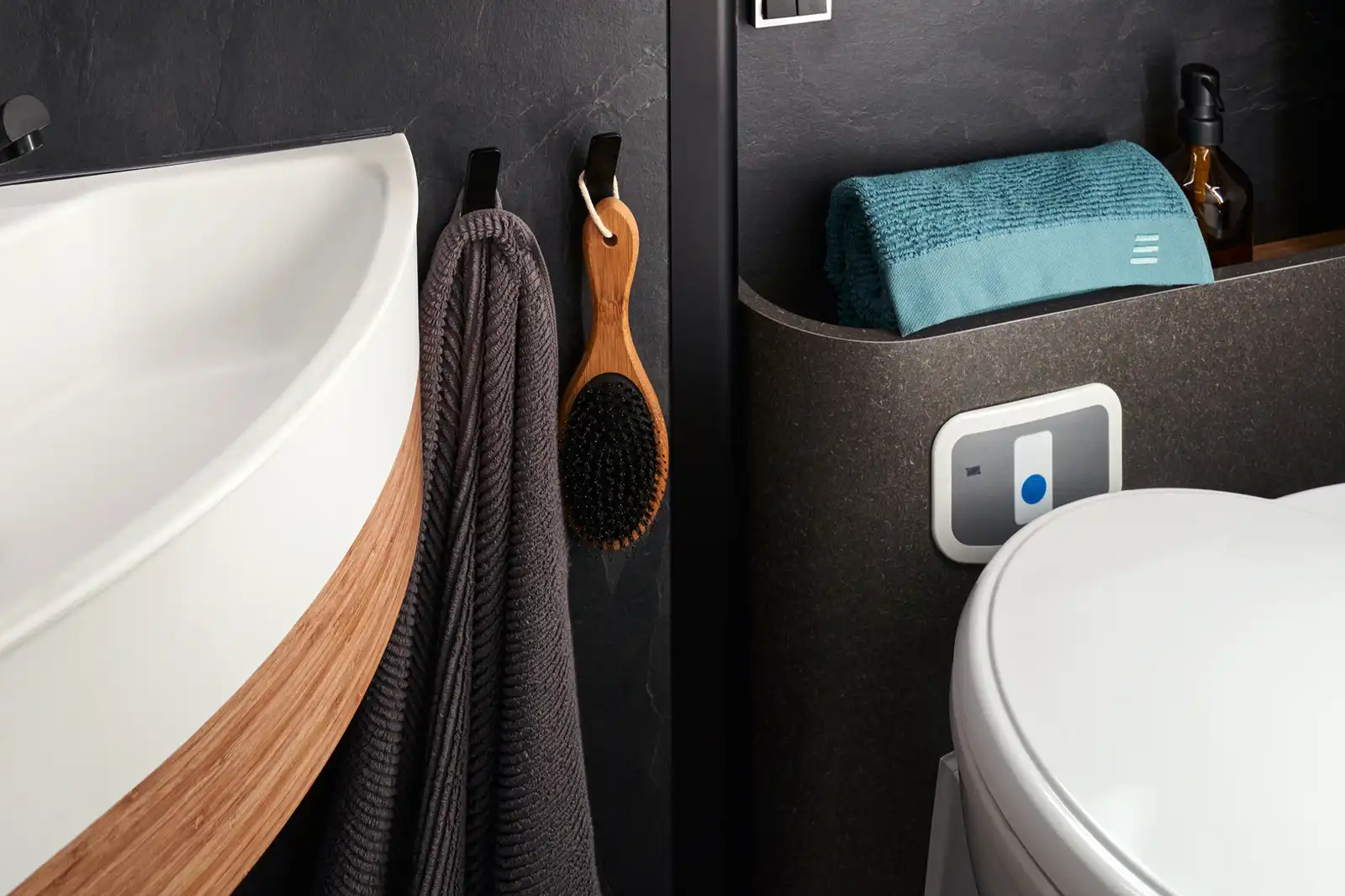 There are many compartments and hooks for storage in the Vario Spa of the HYMER Venture S.