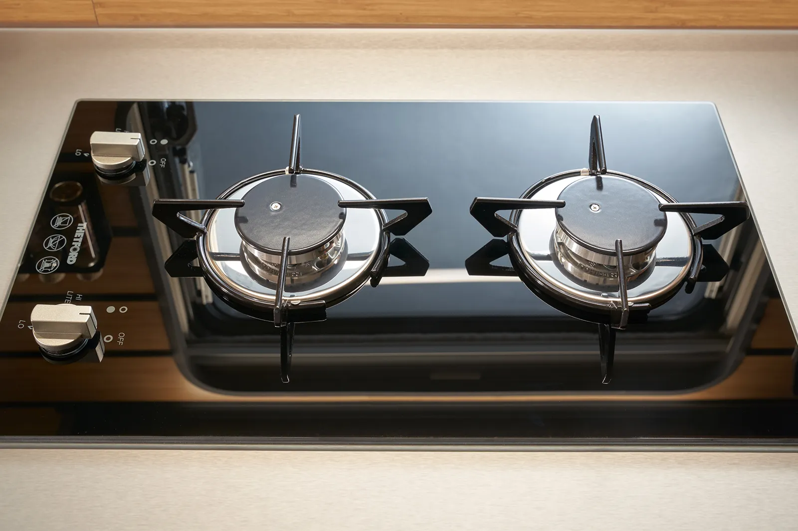 The two gas burners in the kitchen of the HYMER Venture S.